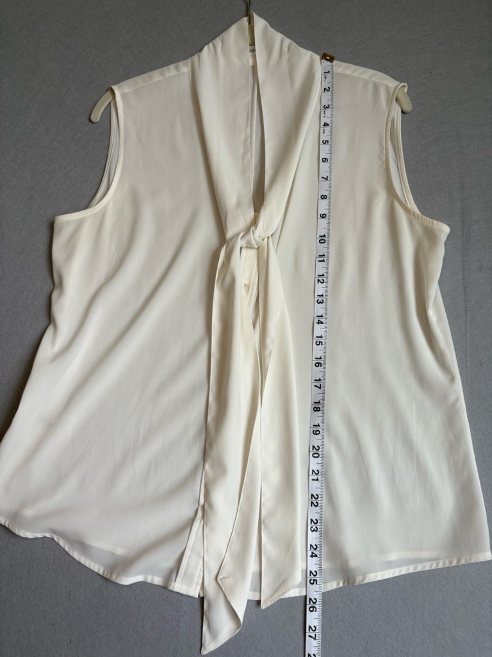 Calvin Klein Ivory Sleeveless Tie-Neck Blouse sz L - Picture 8 of 10